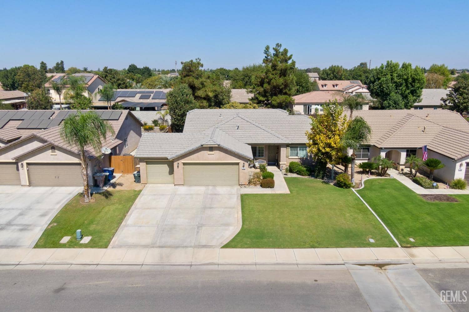 10806 Valverde Drive — photo 2