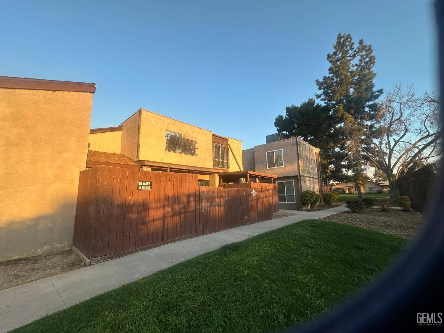 6004 Almendra Avenue