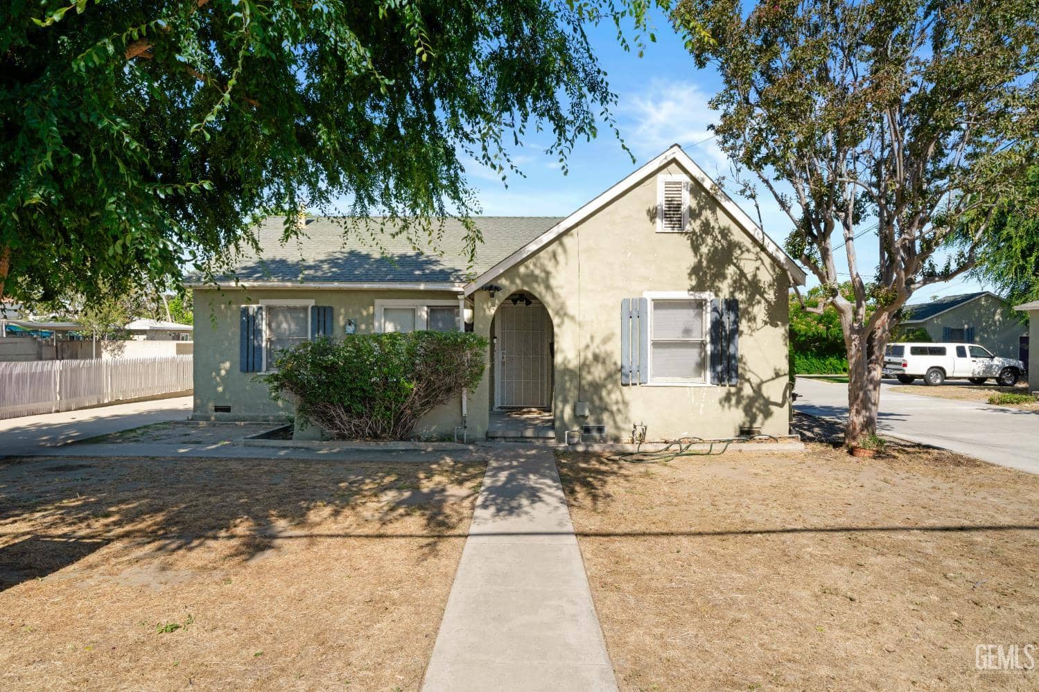 319 Holtby Road — photo 3