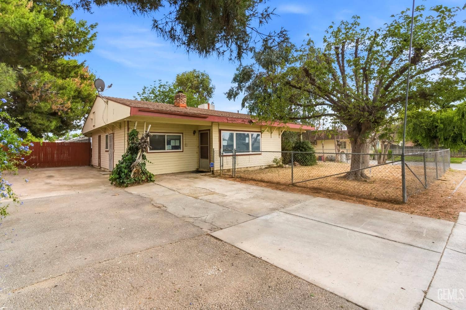 361 Golden Drive — photo 2