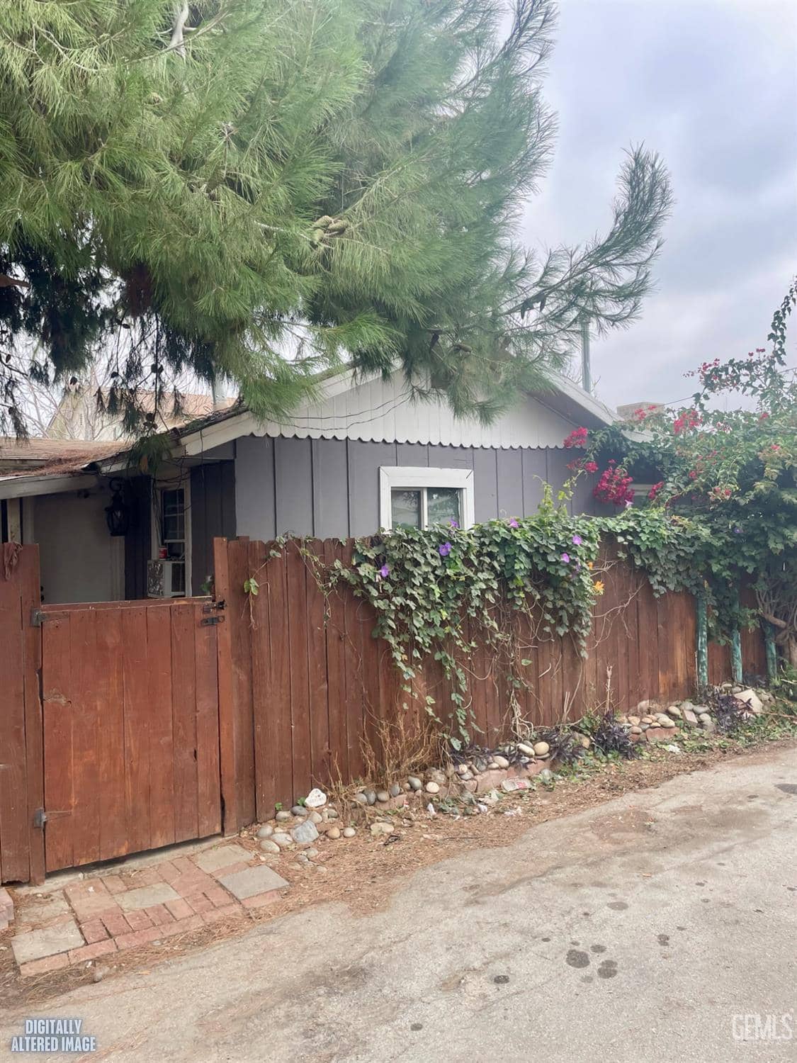1/2 E Moneta Avenue