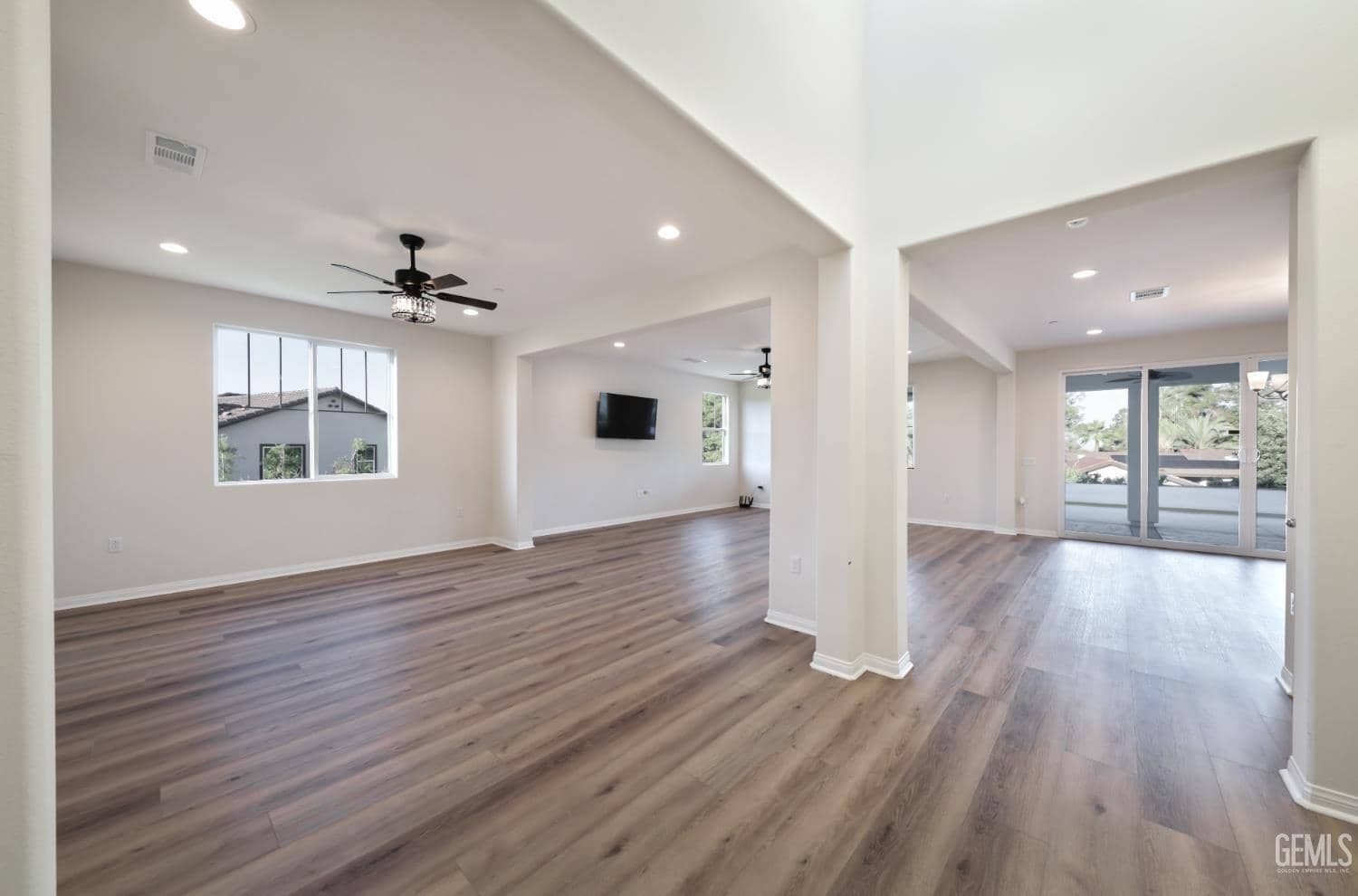 5609 Levanto Street — photo 2