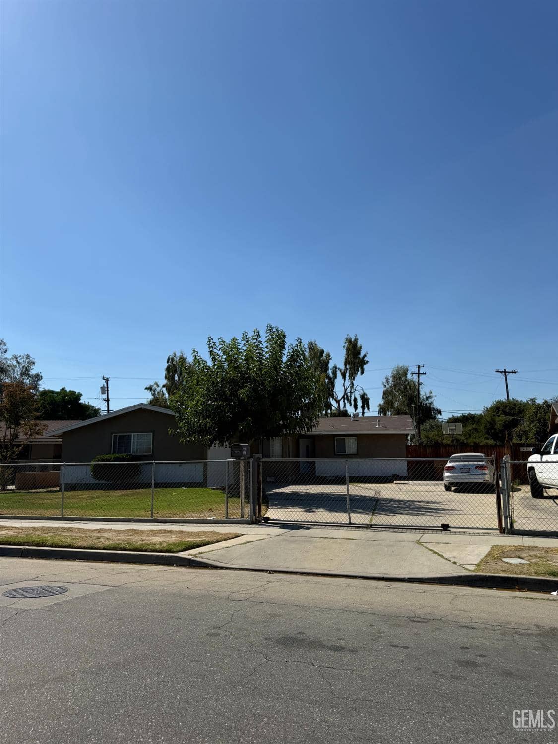 3527 Balboa Drive — photo 2