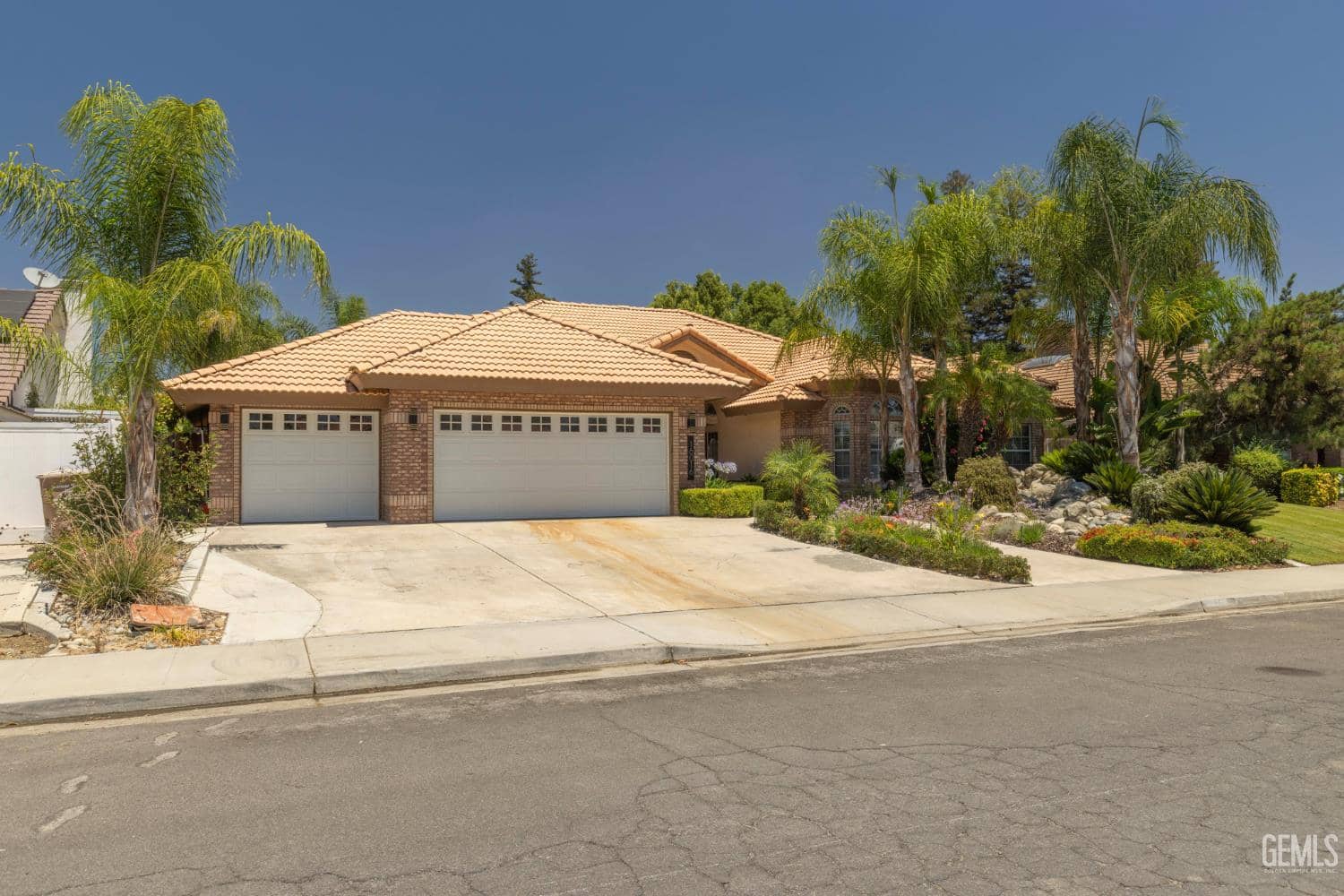 16016 Clarisse Street — photo 4