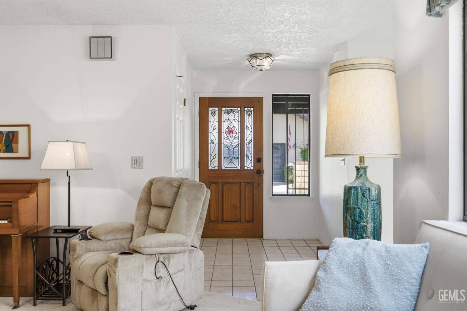 2323 Easthills Drive — photo 6