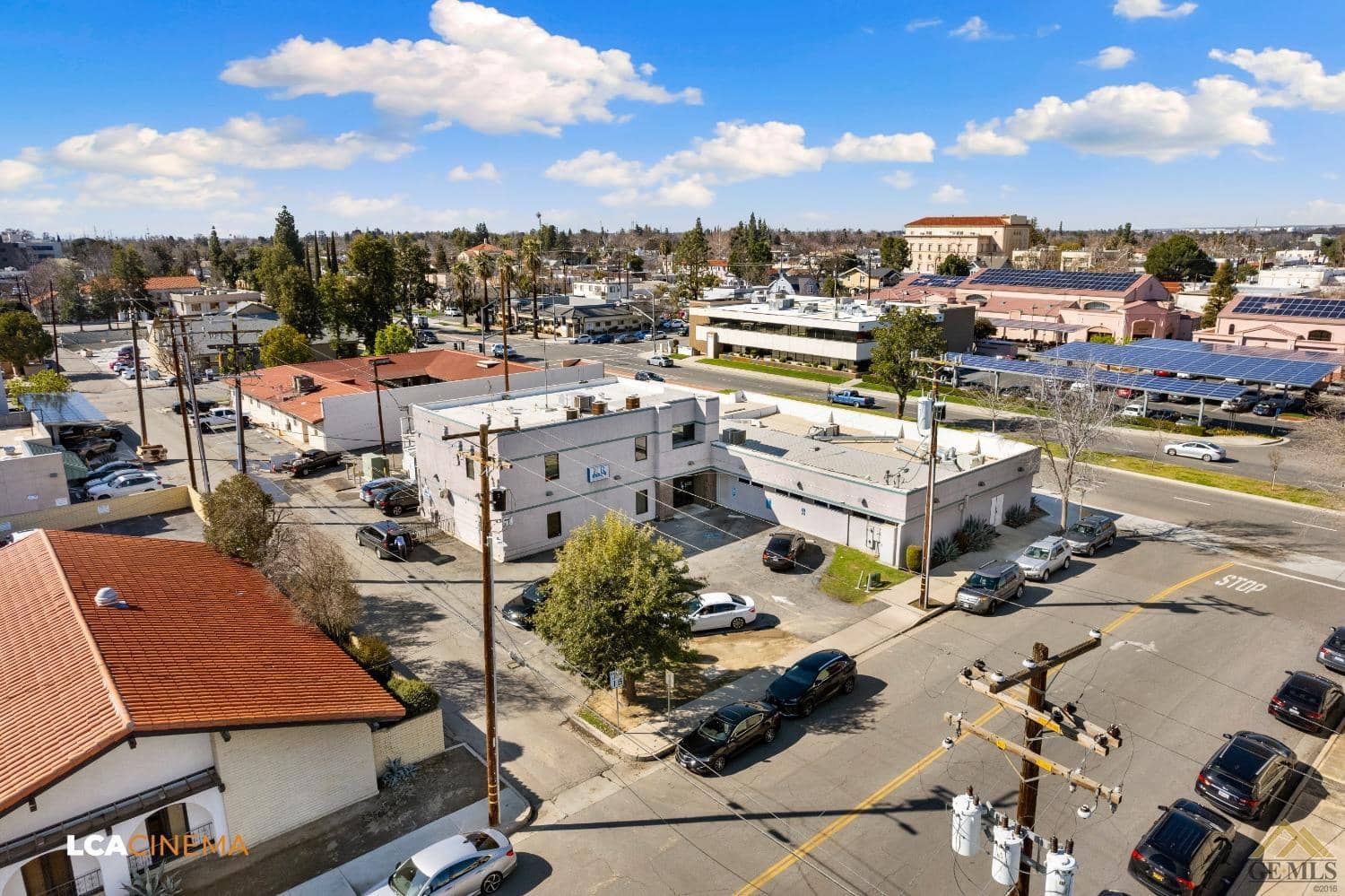 1817 Truxtun Avenue — photo 4