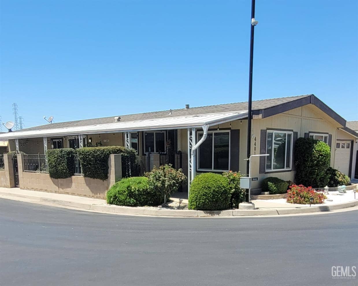 4401 Camelot Place — photo 3