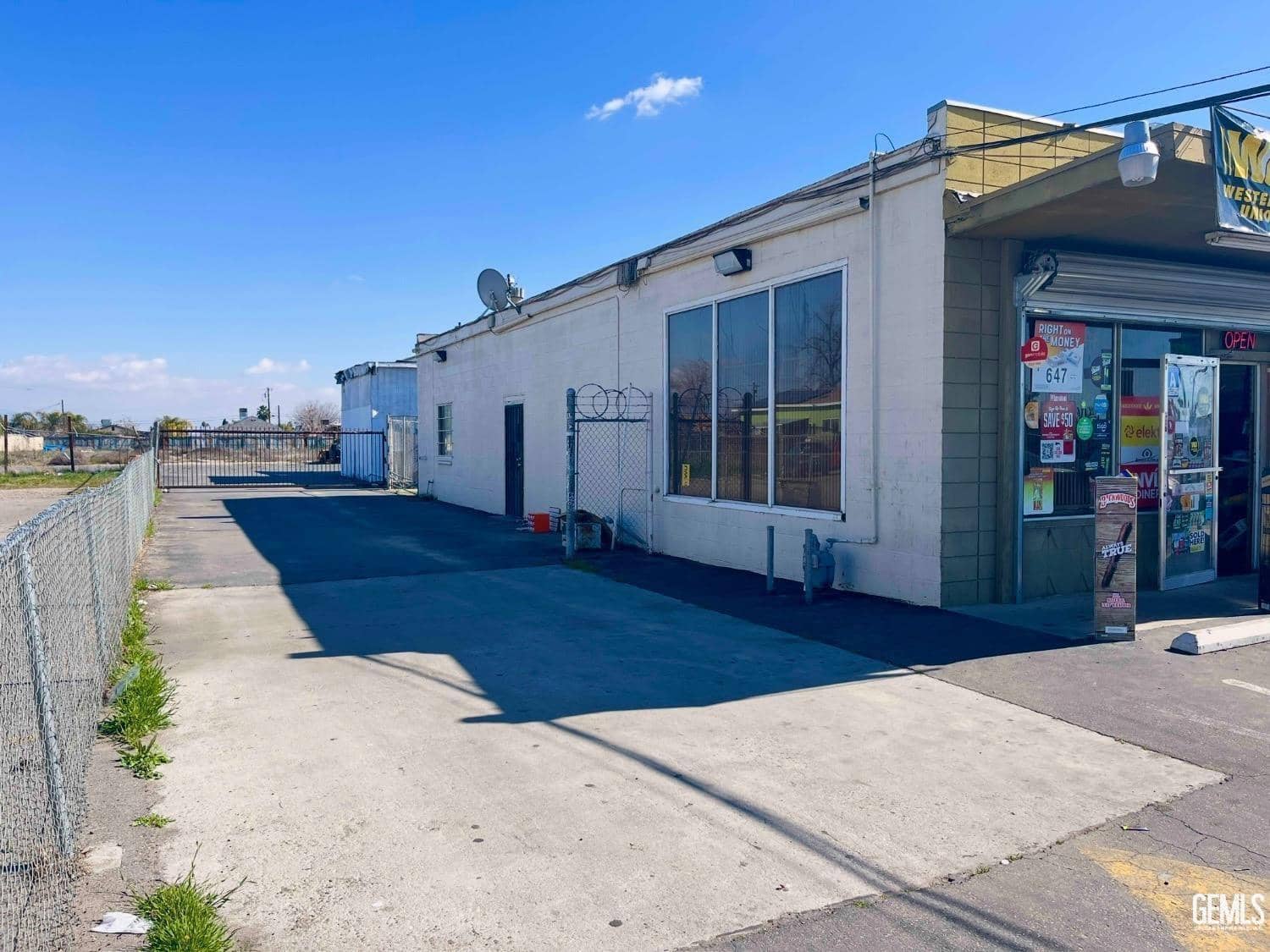 2222 S Chester Avenue — photo 3