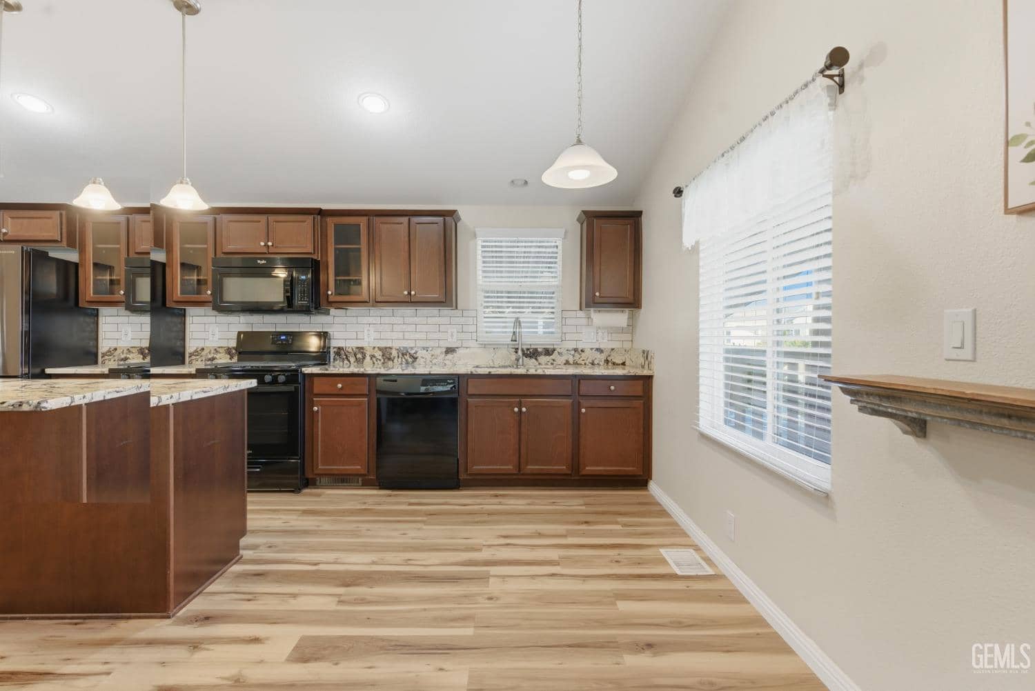 1225 Taft Highway — photo 4