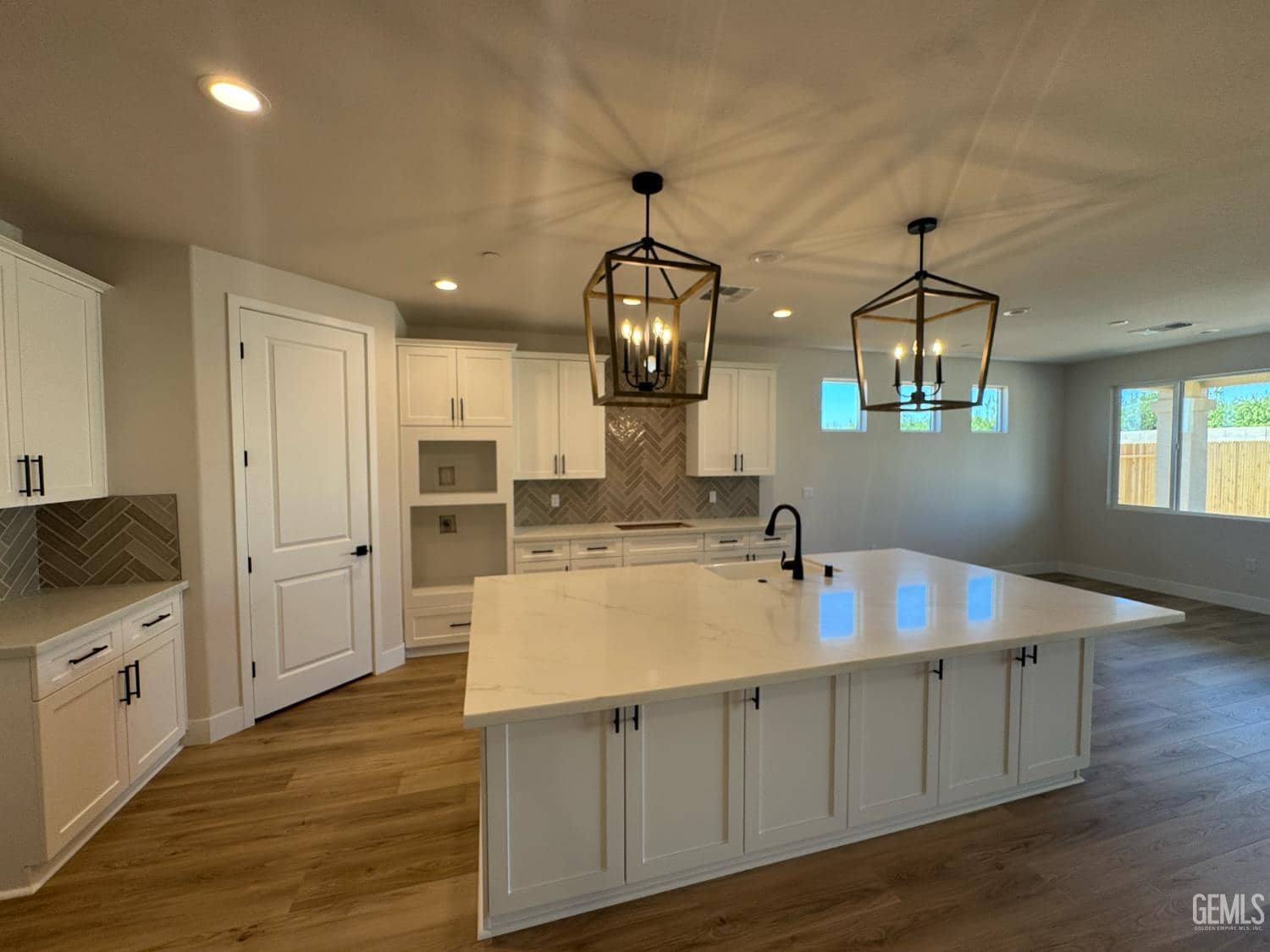 7725 DENMARSH Street — photo 3