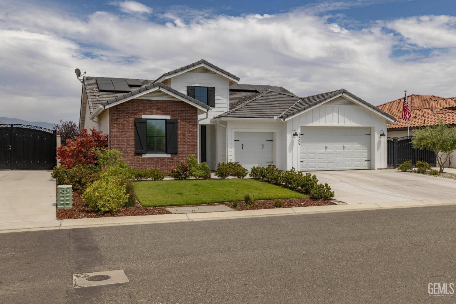 6909 Aquamarine Drive — photo 2