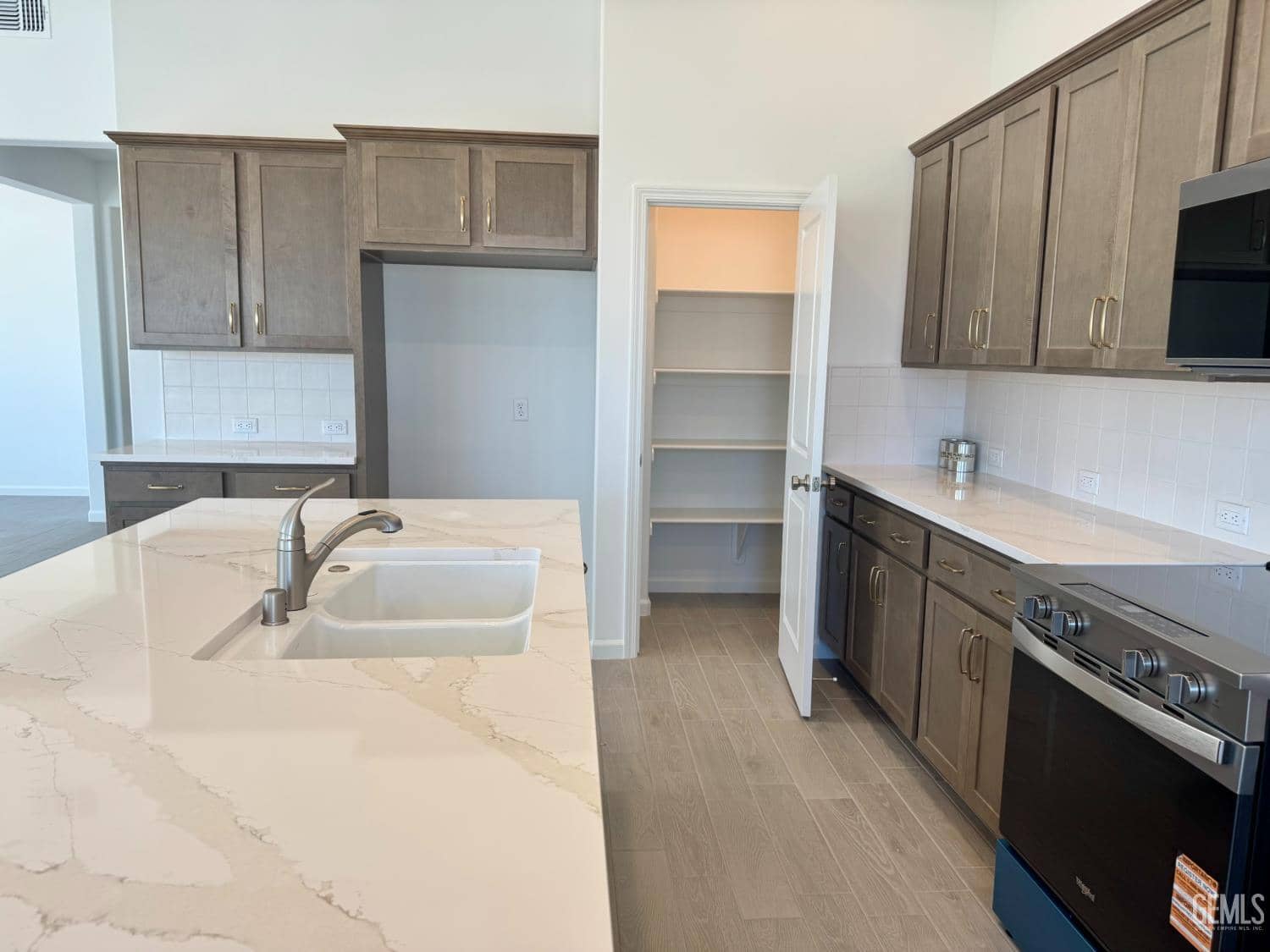 2104 Silkstone Court — photo 4