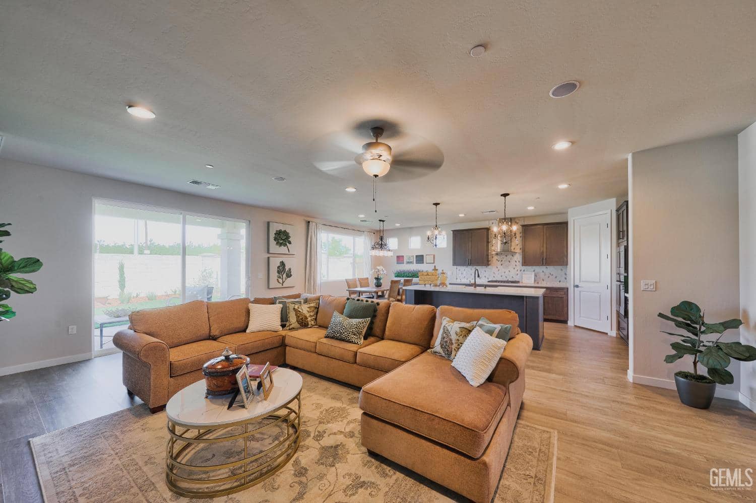 11007 Alcazar Avenue — photo 2