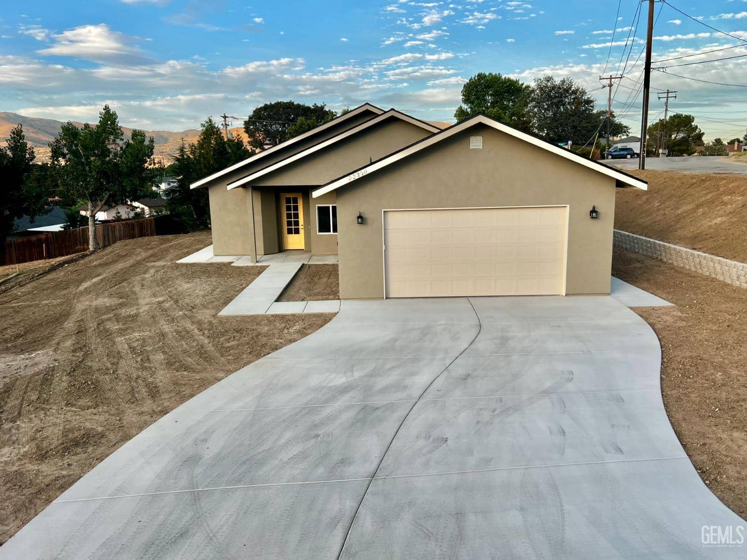 22330 Fontana Street — photo 1