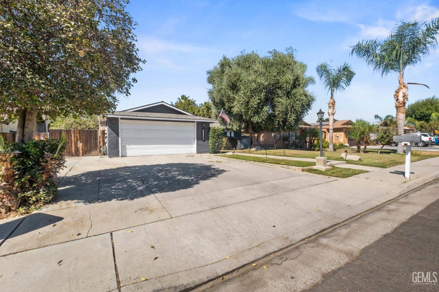6904 Cedarcrest Avenue — photo 2