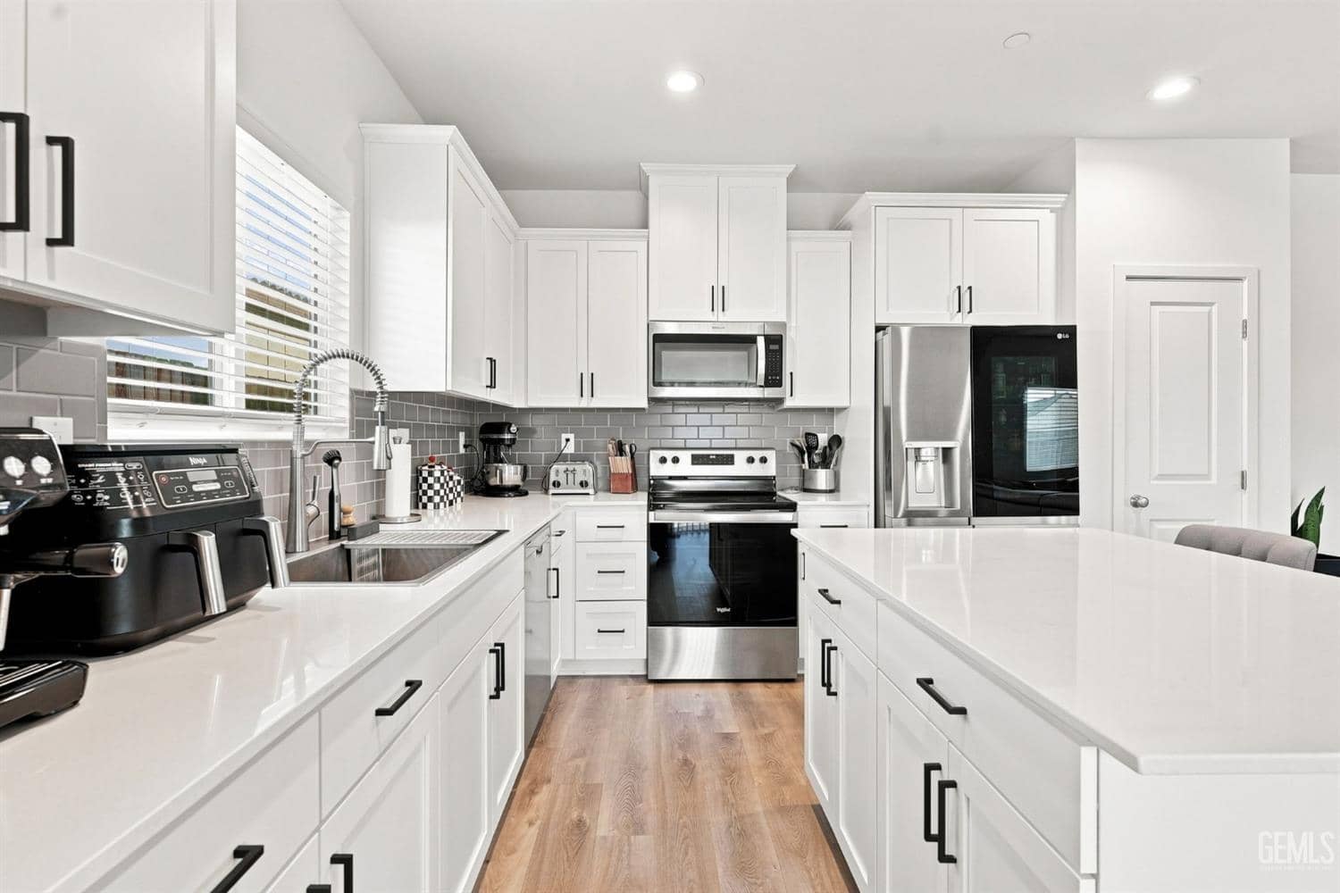 913 Macclesfield Street — photo 6