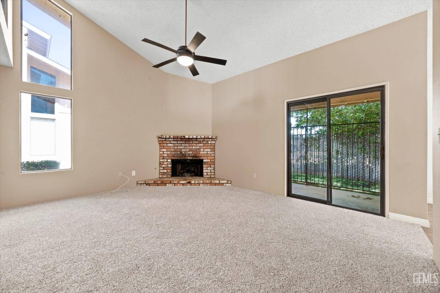 1000 Olive Drive — photo 6
