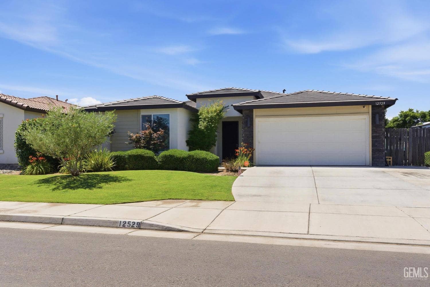 12529 Maclure Drive — photo 2