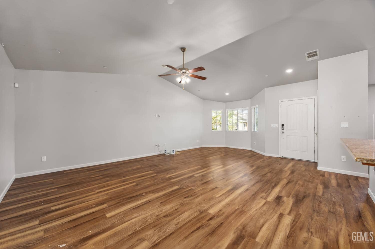6225 Thorton Avenue — photo 3