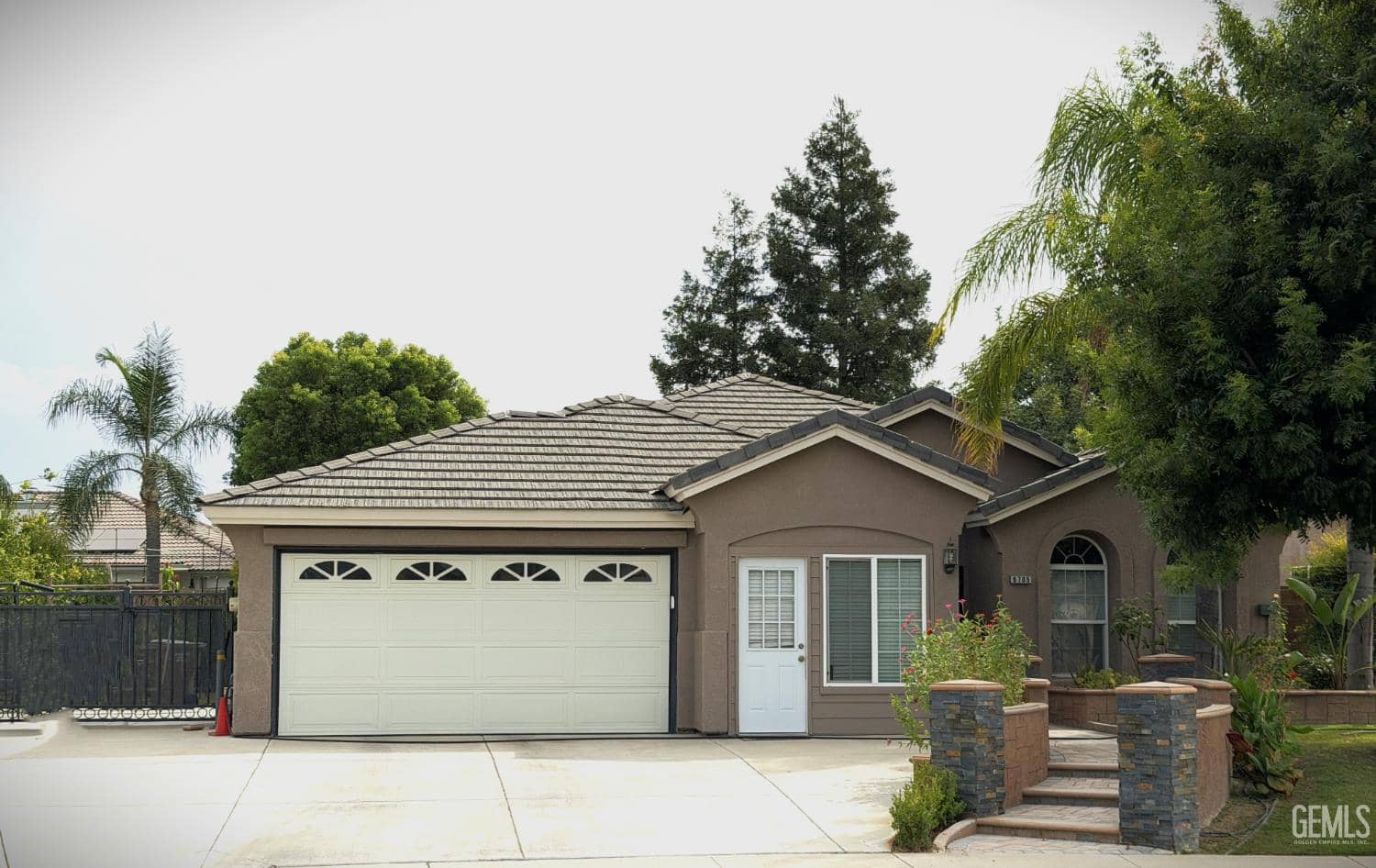9705 Commodore Drive — photo 2
