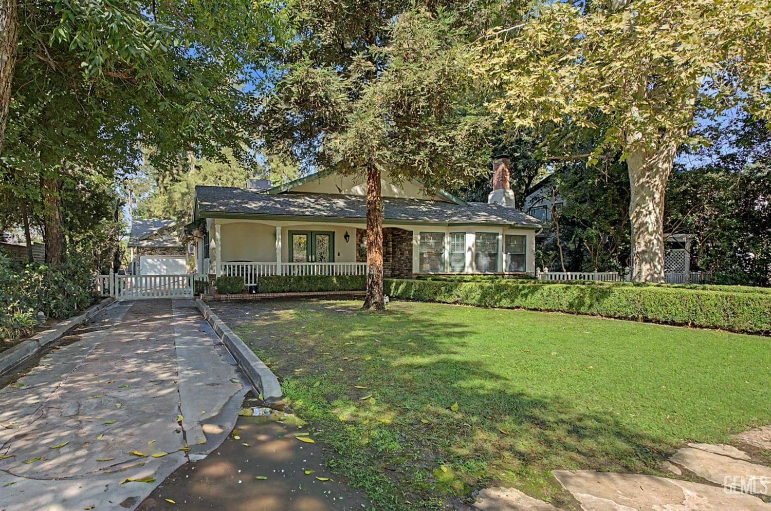 411 Fairway Drive — photo 2