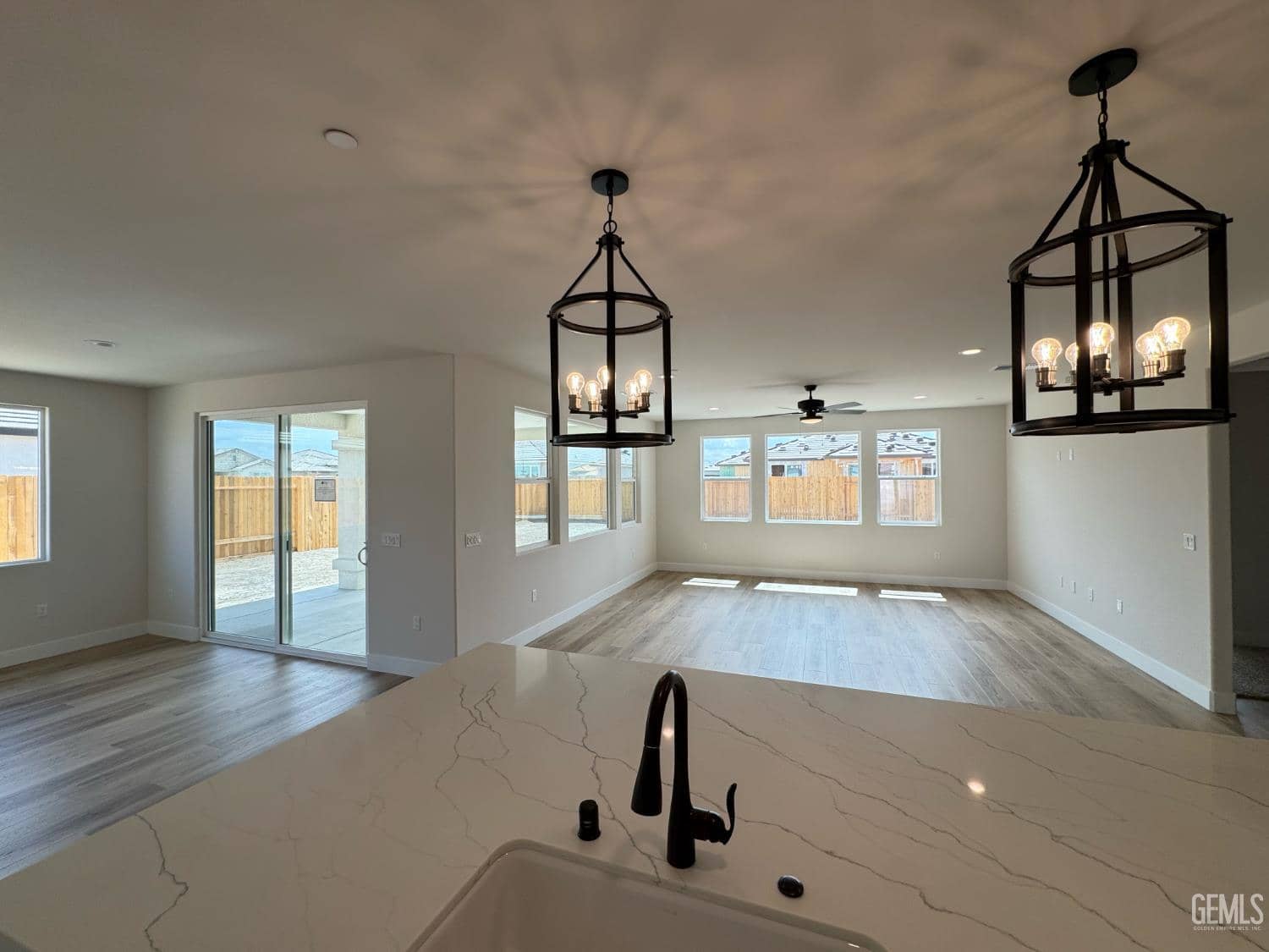 11011 Alcazar Avenue — photo 4