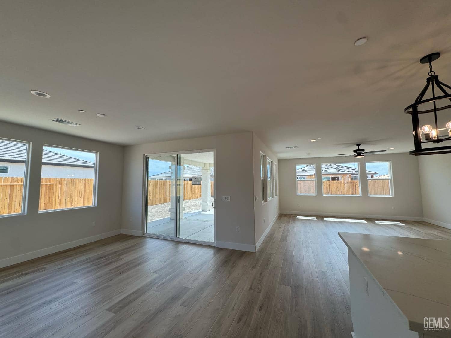 11011 Alcazar Avenue — photo 5