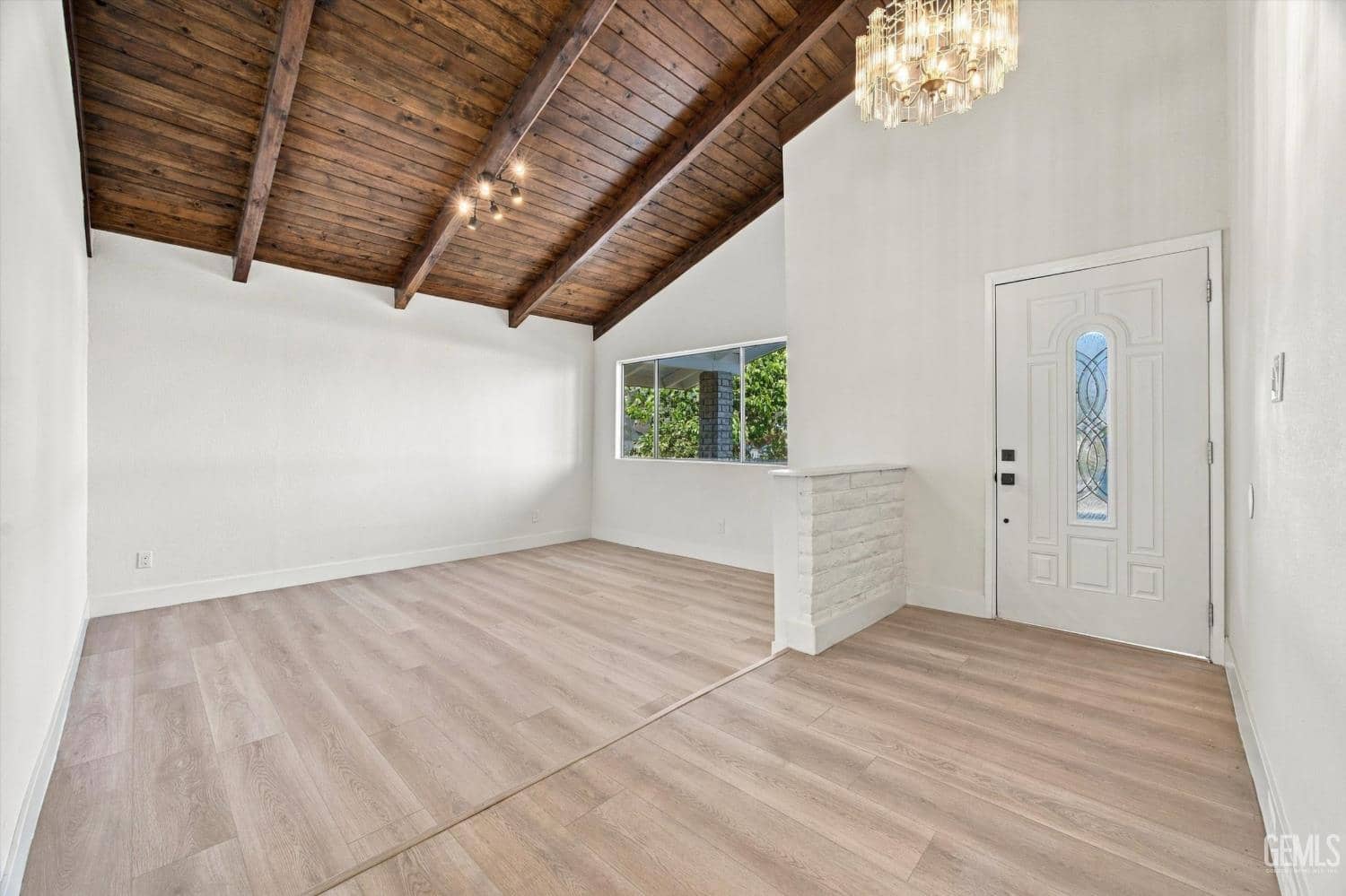 4413 Monitor Street — photo 5