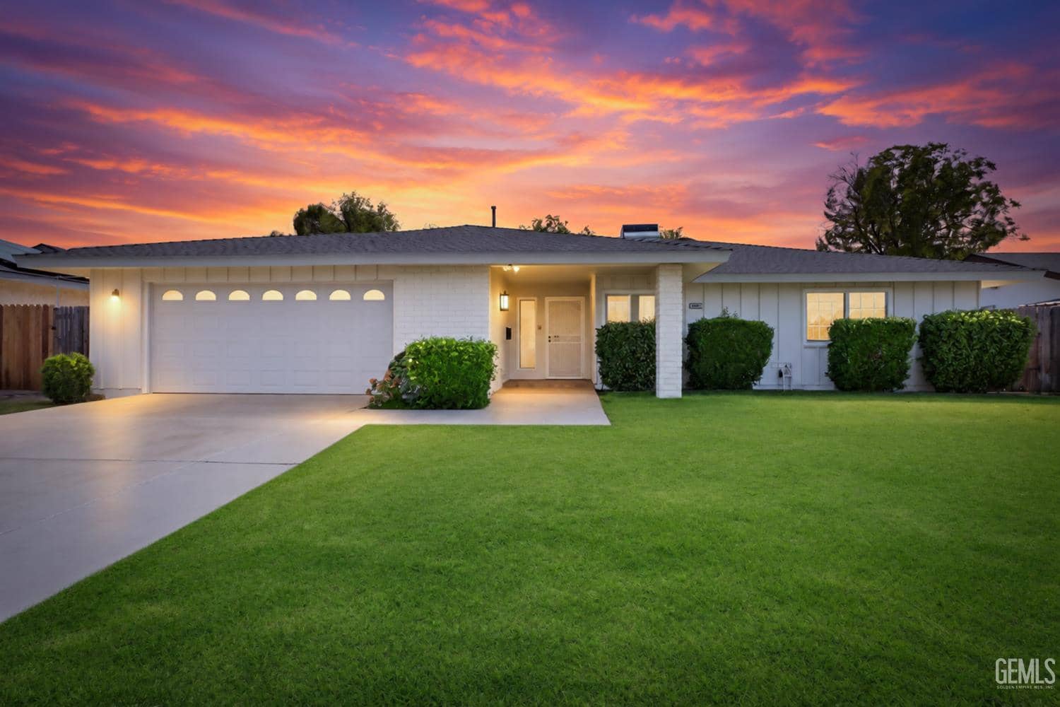6009 Desert Hills Avenue