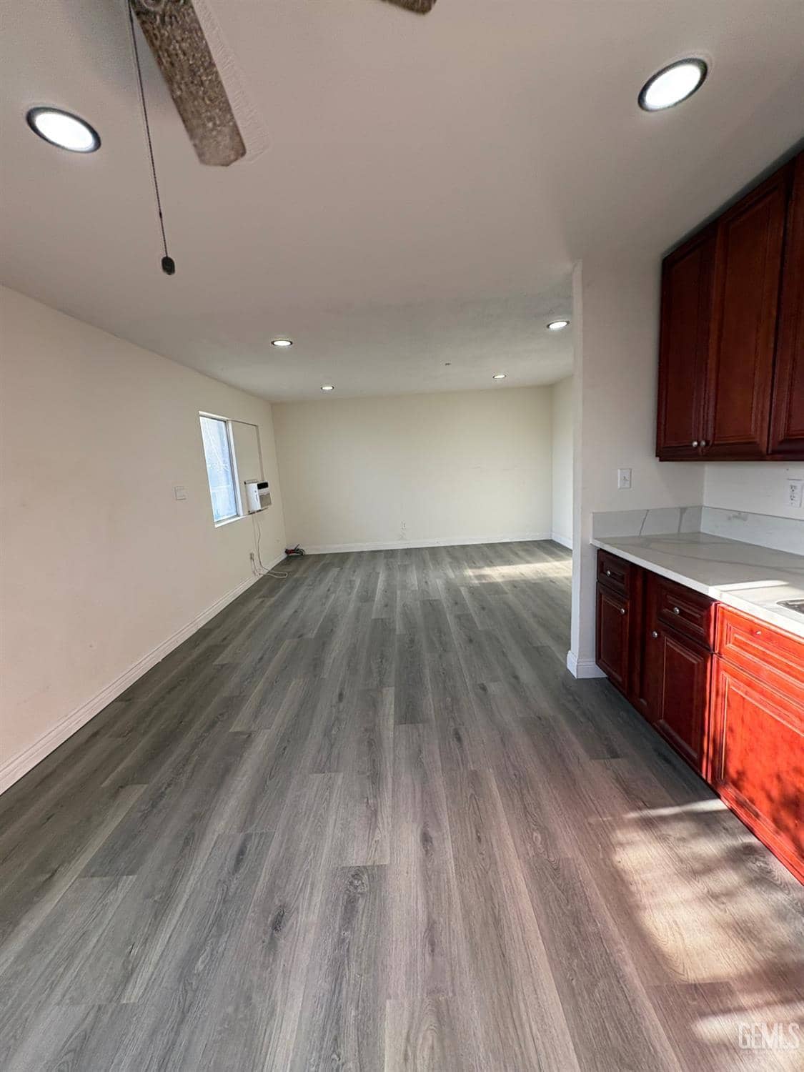 913 Jeffrey Street — photo 2