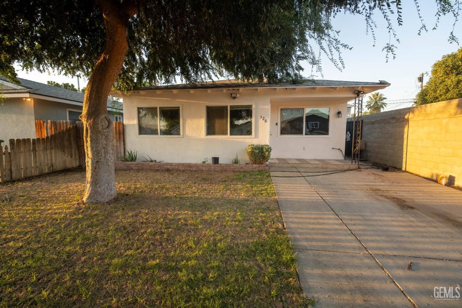 326 Lincoln Avenue — photo 2