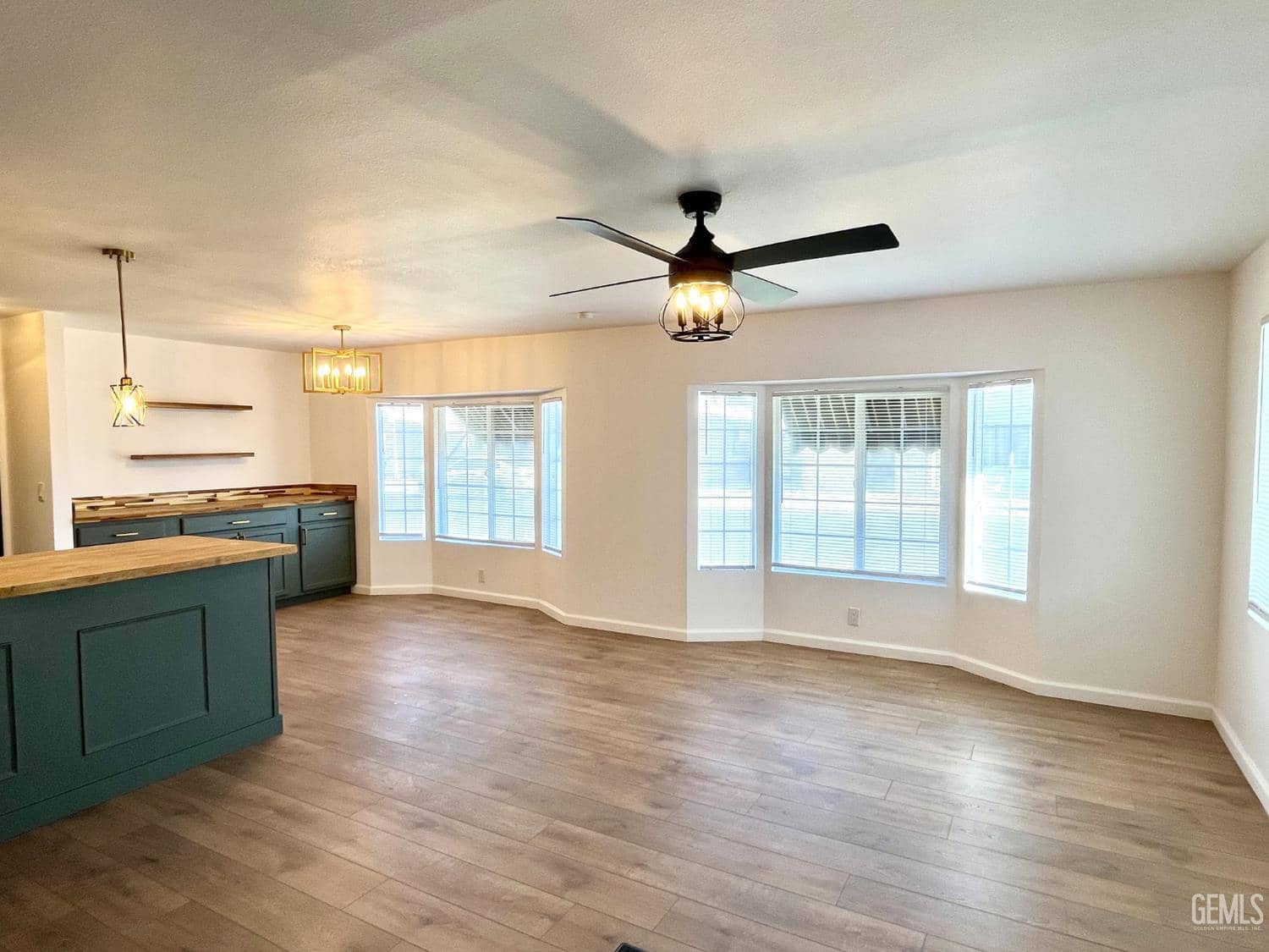 400 E Roberts Lane — photo 6