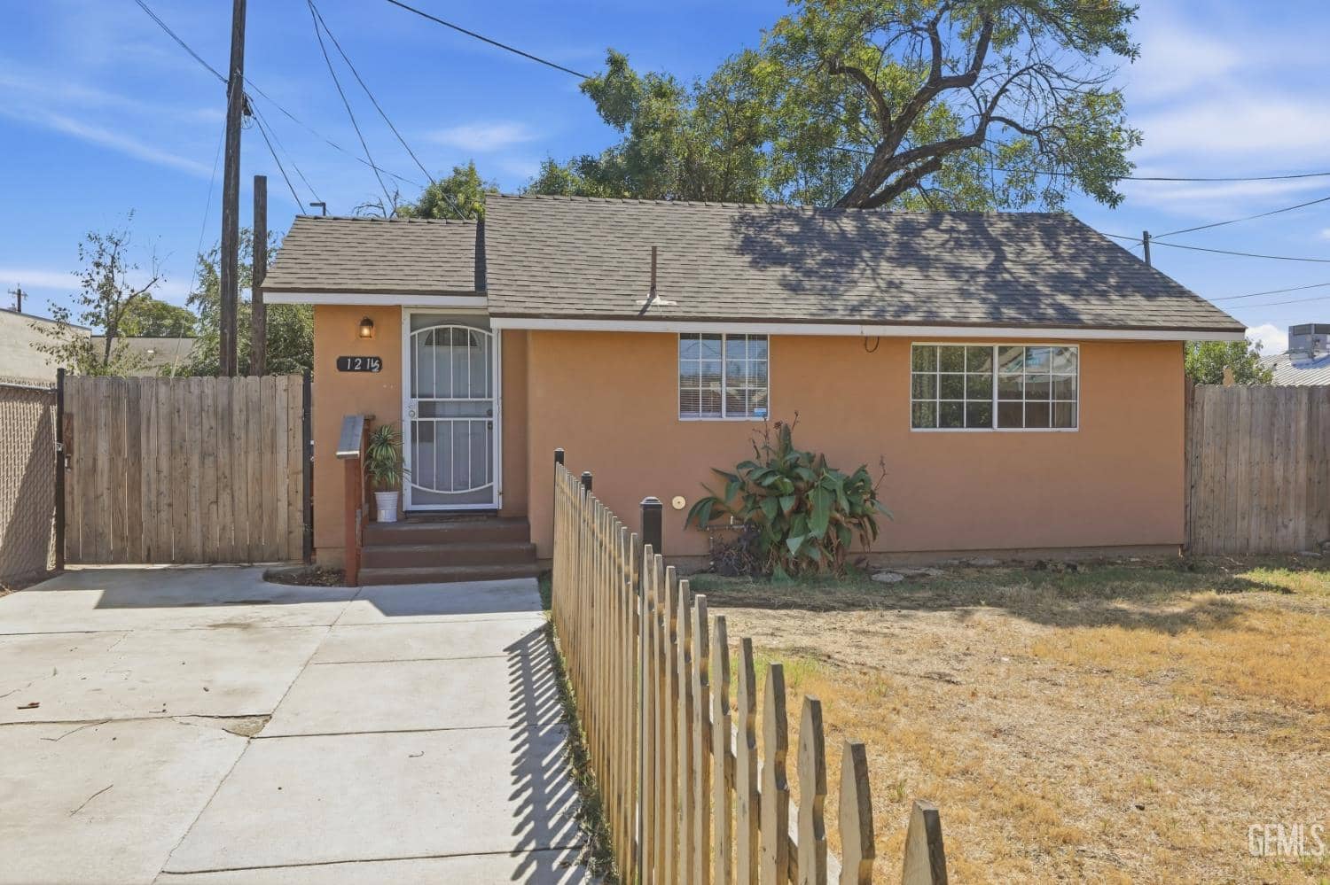 121 Roberts Lane — photo 2