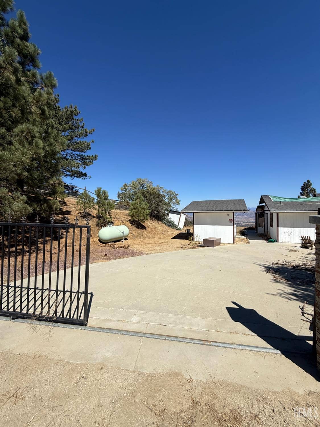 17050 Matterhorn Drive — photo 2