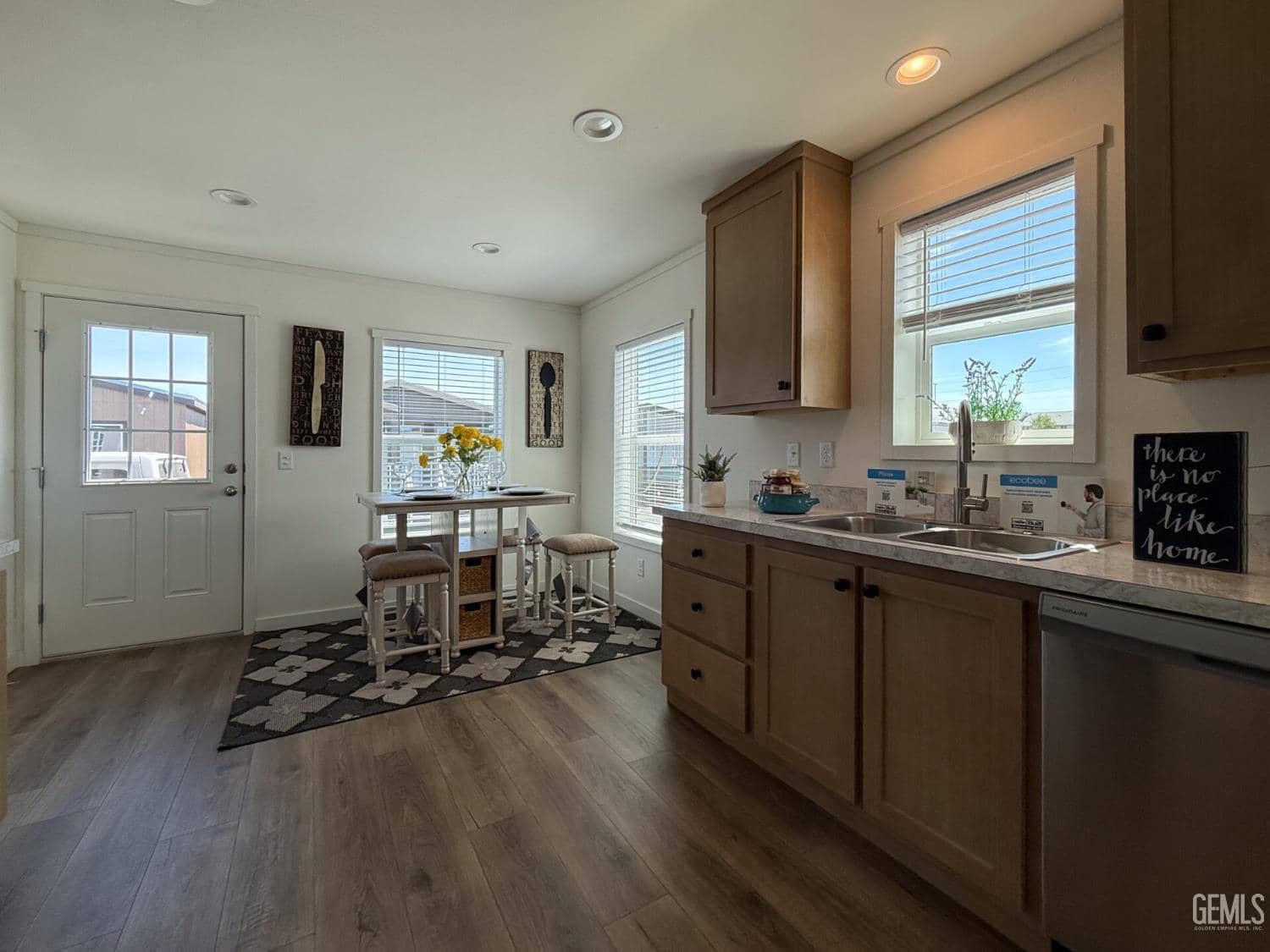 207 W Moneta Avenue — photo 5