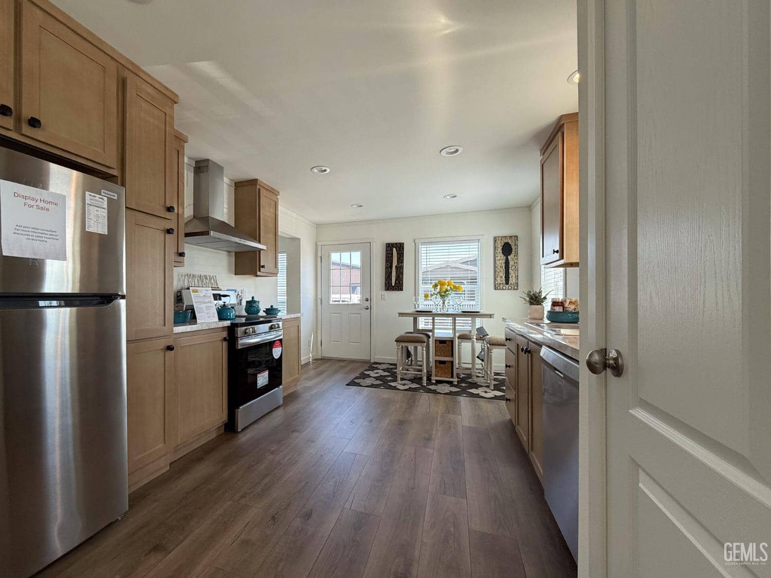 207 W Moneta Avenue — photo 2