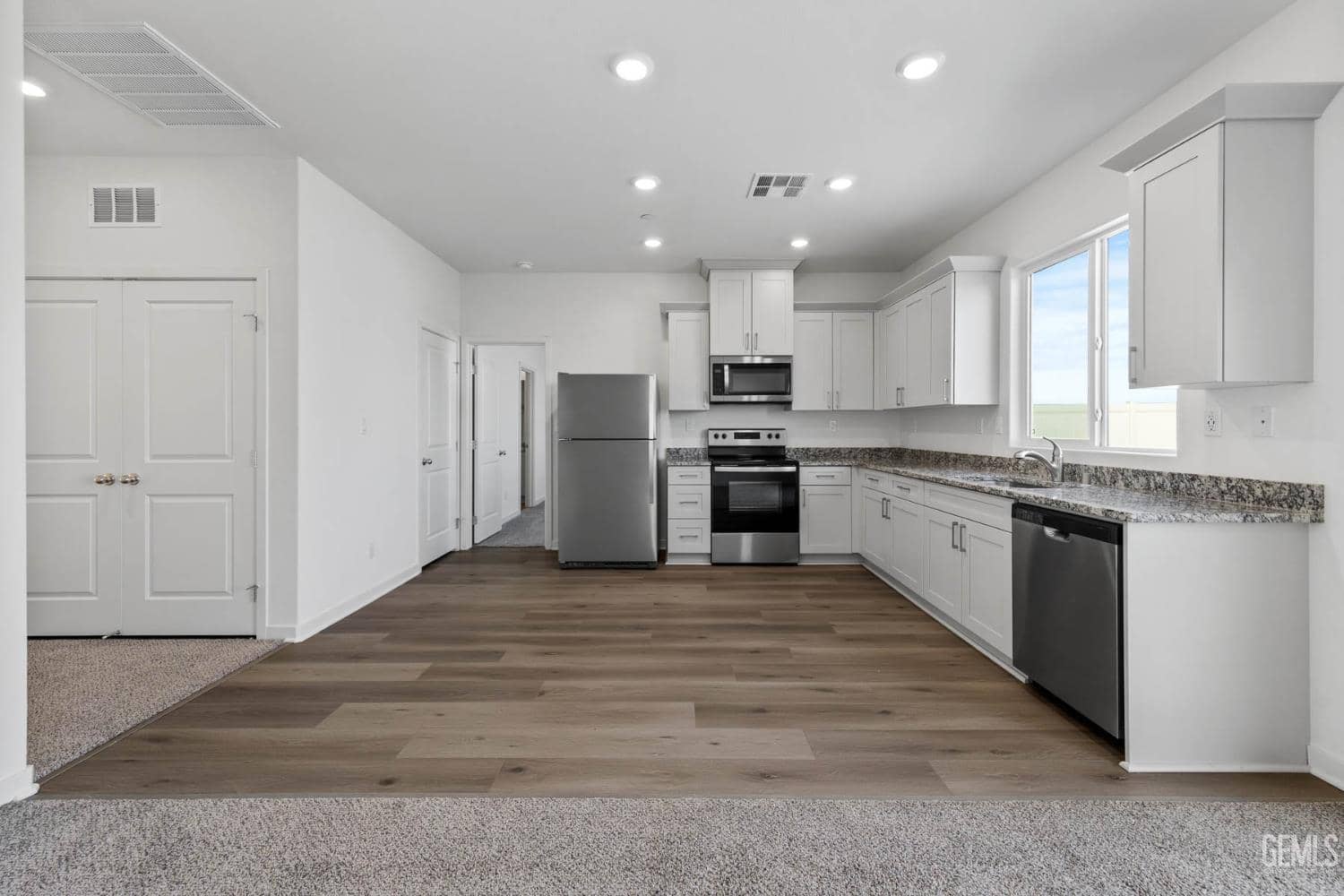7924 Blueberry Avenue — photo 3