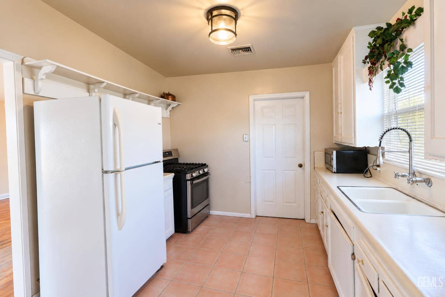 213 El Tejon Avenue — photo 4