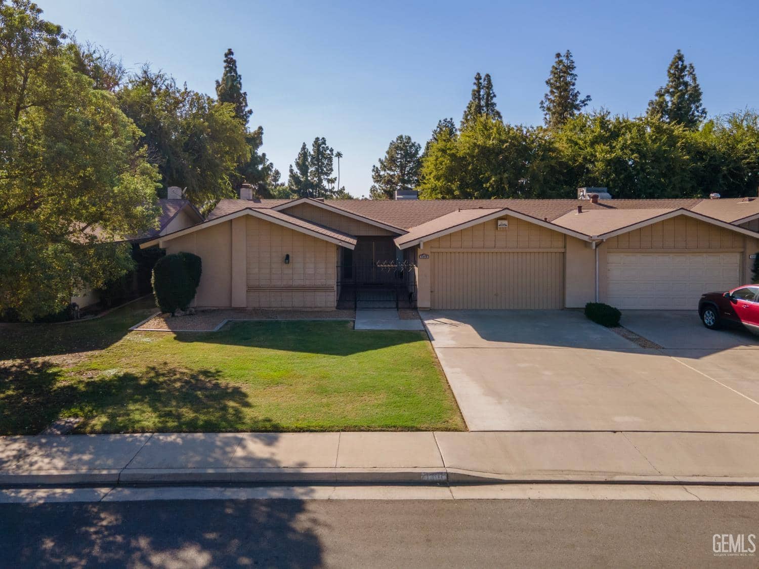 1419 Thunderbird Street