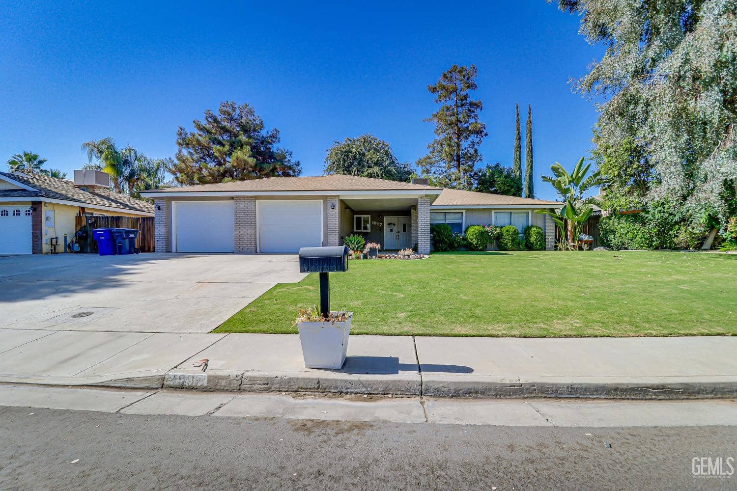 1907 Manning Street — photo 2