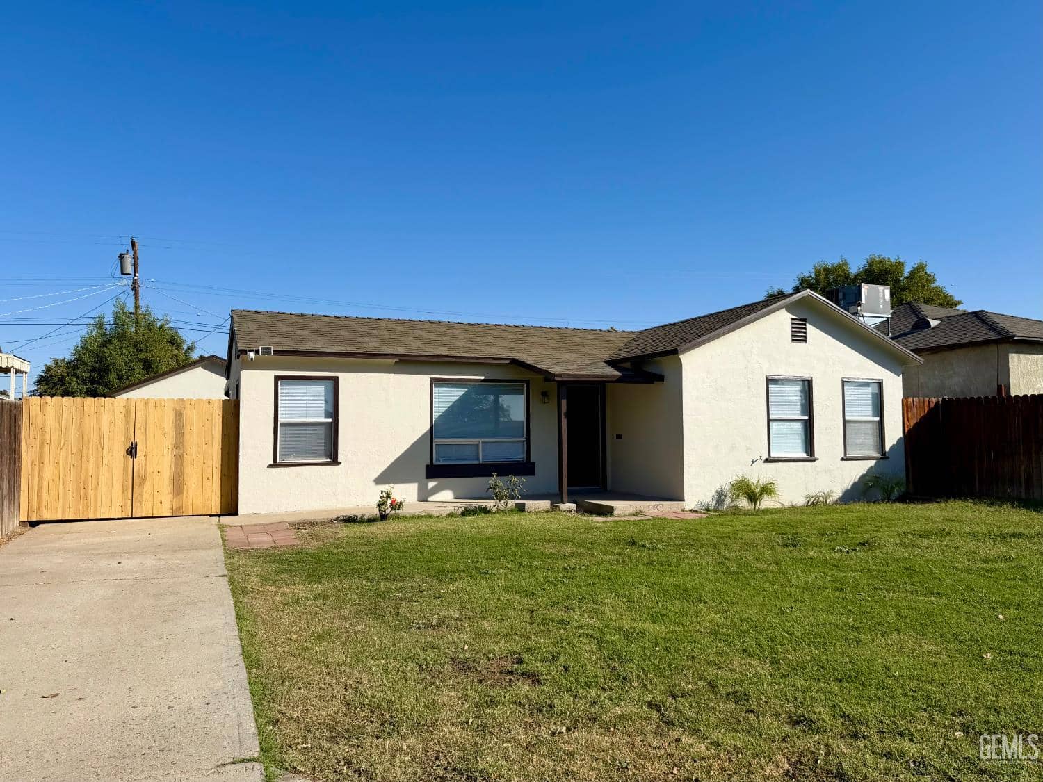 910 El Tejon Avenue — photo 2