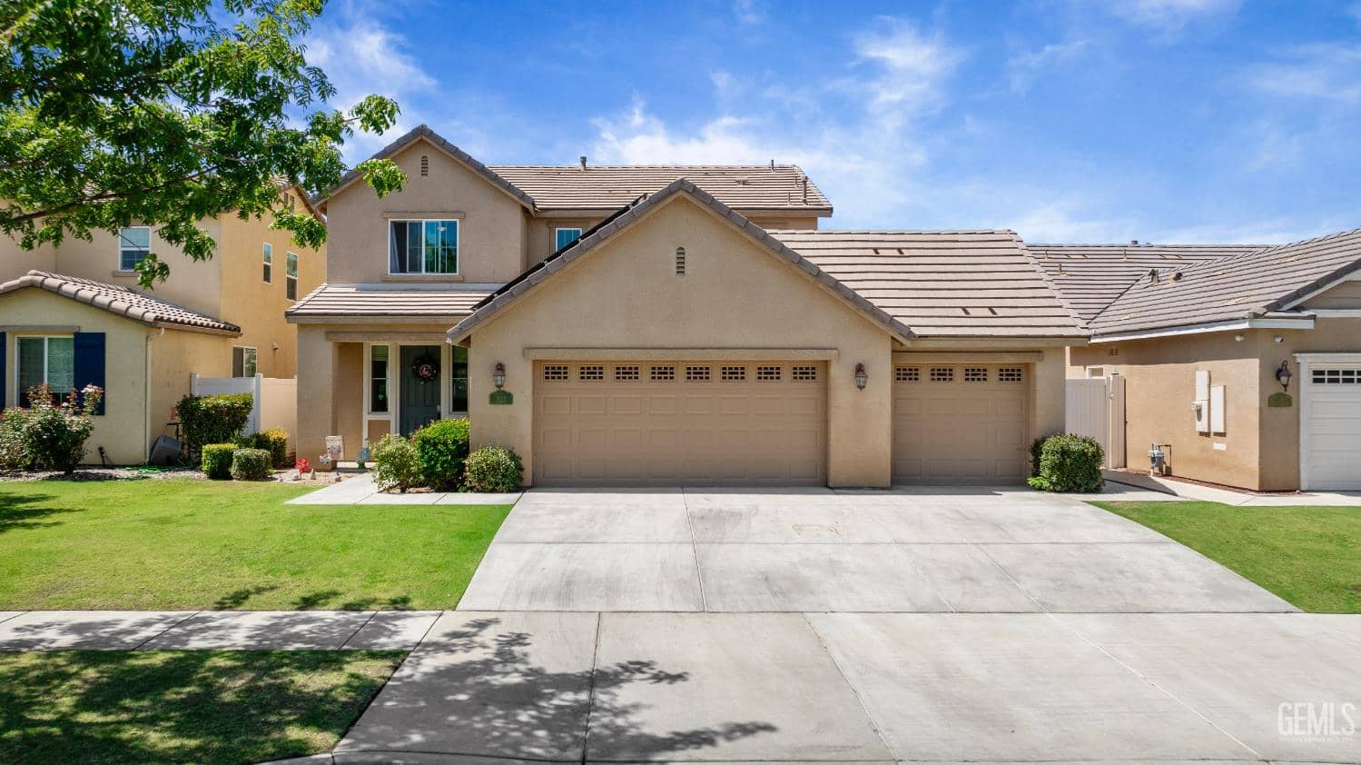 811 White Alder Drive — photo 1