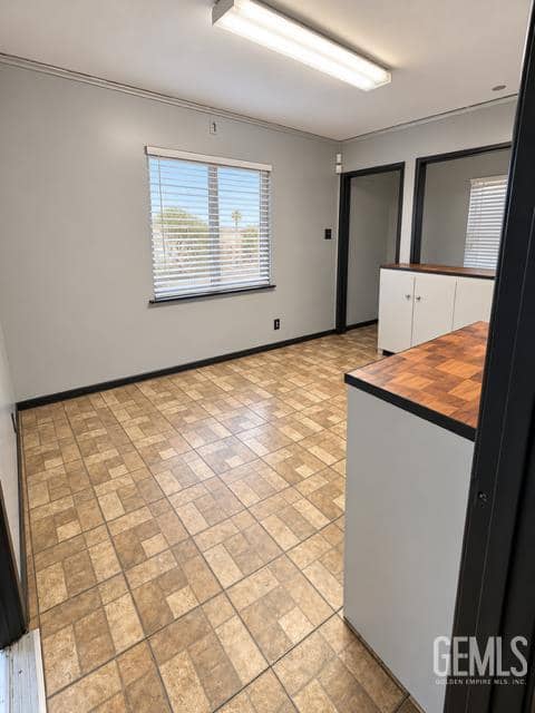 1201 E Truxtun Avenue — photo 6