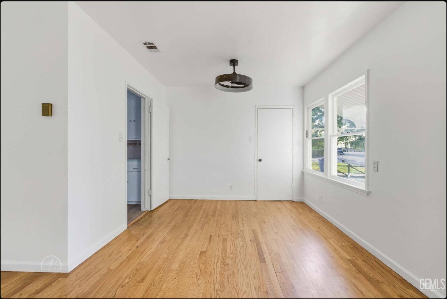 1609 Crestview Drive — photo 2