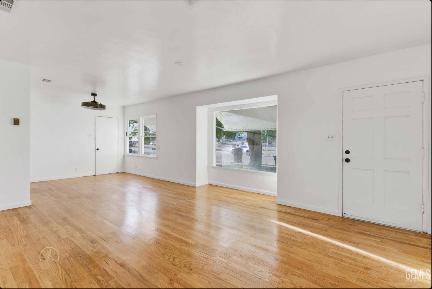 1609 Crestview Drive — photo 3